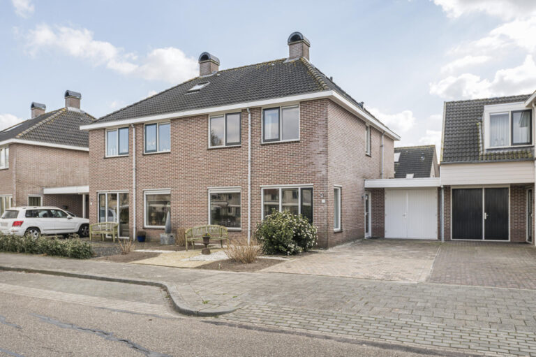 Woning aan het water Zwartsluis Zilverbeek 11 Zwartsluis - Voorst Makelaardij