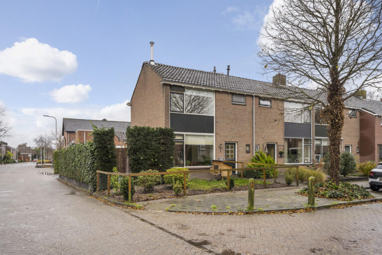 Hoekwoning met garage Westenholte Zwolle Gloxiniaweg 1 Zwolle - Voorst Makelaardij - Makelaar Zwolle