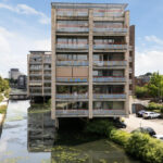 Licht 3-kamerappartement te koop in Zwolle (Hanzeland), met twee slaapkamers, balkon op het westen, lift en eigen parkeerplaats – op loopafstand van station en centrum.