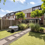 Uitgebouwde, moderne hoekwoning met serre, zonnige tuin, vier slaapkamers en uitzicht op het Zwarte Water – Rondeelstraat 24 in Zwolle – Voorst Makelaardij – Makelaar Zwolle