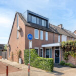Instapklare eindwoning in Westenholte Zwolle met zonnige tuin, 4 slaapkamers en parkeren op eigen terrein.