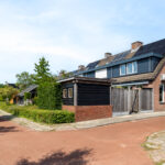 Instapklare eindwoning in Westenholte Zwolle met zonnige tuin, 4 slaapkamers en parkeren op eigen terrein.