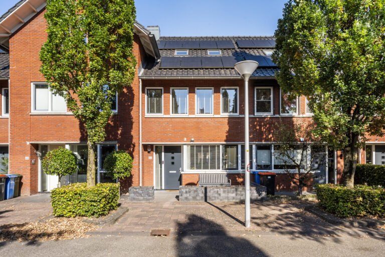 Sfeervolle woning in jaren ’30-stijl aan de Akkerbergstraat 66 in Zwolle – uitgebouwde, energiezuinige gezinswoning in Frankhuis met moderne keuken, 5 slaapkamers en veel ruimte.