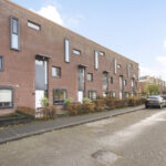 Woning Sterrenmos 62 in Zwolle, ruime tussenwoning met uitbouw en diepe tuin
