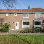 Woning Savornin Lohmanlaan 24 Zwolle, gelegen in Oud-Ittersum in Zwolle-Zuid, met diepe tuin en vrij uitzicht.