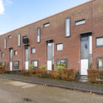 Woning Sterrenmos 62 in Zwolle, ruime tussenwoning met uitbouw en diepe tuin