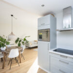 Woning Savornin Lohmanlaan 24 Zwolle, gelegen in Oud-Ittersum in Zwolle-Zuid, met diepe tuin en vrij uitzicht.