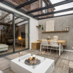 Instapklare tussenwoning met tuinkamer, visgraat PVC-vloer met vloerverwarming, moderne keuken en verzorgde afwerking aan de Vechterweerdstraat 60 in Stadshagen, Zwolle