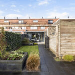 Woning Sterrenmos 62 in Zwolle, ruime tussenwoning met uitbouw en diepe tuin