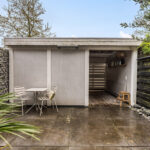 Instapklare tussenwoning met tuinkamer, visgraat PVC-vloer met vloerverwarming, moderne keuken en verzorgde afwerking aan de Vechterweerdstraat 60 in Stadshagen, Zwolle