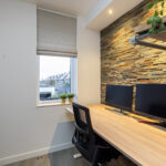 Instapklare tussenwoning met tuinkamer, visgraat PVC-vloer met vloerverwarming, moderne keuken en verzorgde afwerking aan de Vechterweerdstraat 60 in Stadshagen, Zwolle