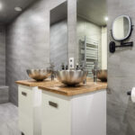 Instapklare tussenwoning met tuinkamer, visgraat PVC-vloer met vloerverwarming, moderne keuken en verzorgde afwerking aan de Vechterweerdstraat 60 in Stadshagen, Zwolle