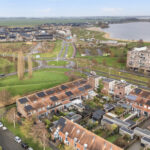 Woning Sterrenmos 62 in Zwolle, ruime tussenwoning met uitbouw en diepe tuin