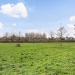 Instapklare tussenwoning met tuinkamer, visgraat PVC-vloer met vloerverwarming, moderne keuken en verzorgde afwerking aan de Vechterweerdstraat 60 in Stadshagen, Zwolle