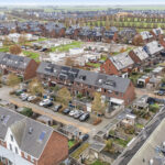 Instapklare tussenwoning met tuinkamer, visgraat PVC-vloer met vloerverwarming, moderne keuken en verzorgde afwerking aan de Vechterweerdstraat 60 in Stadshagen, Zwolle