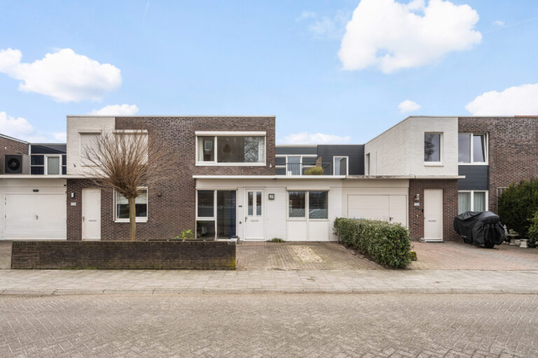 Geschakelde woning - Stadshagen - Beeldsnijderstraat 154 Zwolle - Voorst makelaardij - Makelaar Zwolle