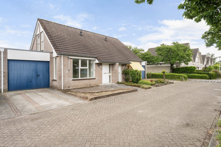 Geschakelde twee-onder-een-kapwoning - Elftkolk 21 Zwolle - Voorst makelaardij - Makelaar Zwolle
