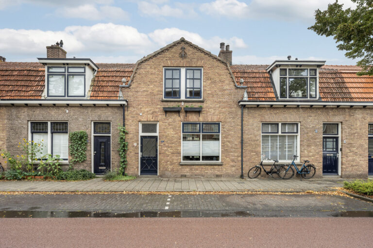 Tussenwoning - Dieze - Rembrandtlaan 37 Zwolle - Voorst makelaardij - Makelaar Zwolle
