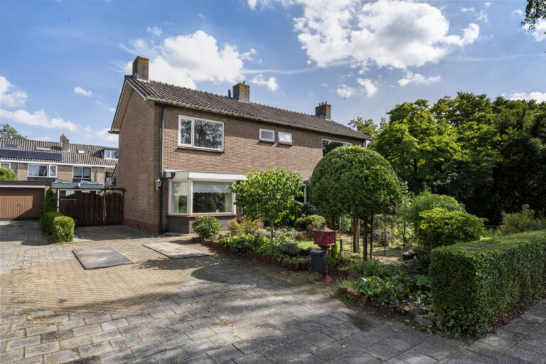 Twee-onder-een-kapwoning - Berkum - Berkenlaan 51 Zwolle - Voorst makelaardij - Makelaar Zwolle